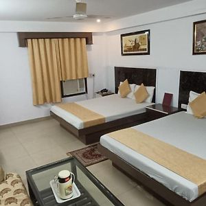 Hotel Su Shree Continental 5 Minutes Walk From New Delhi Railway Station